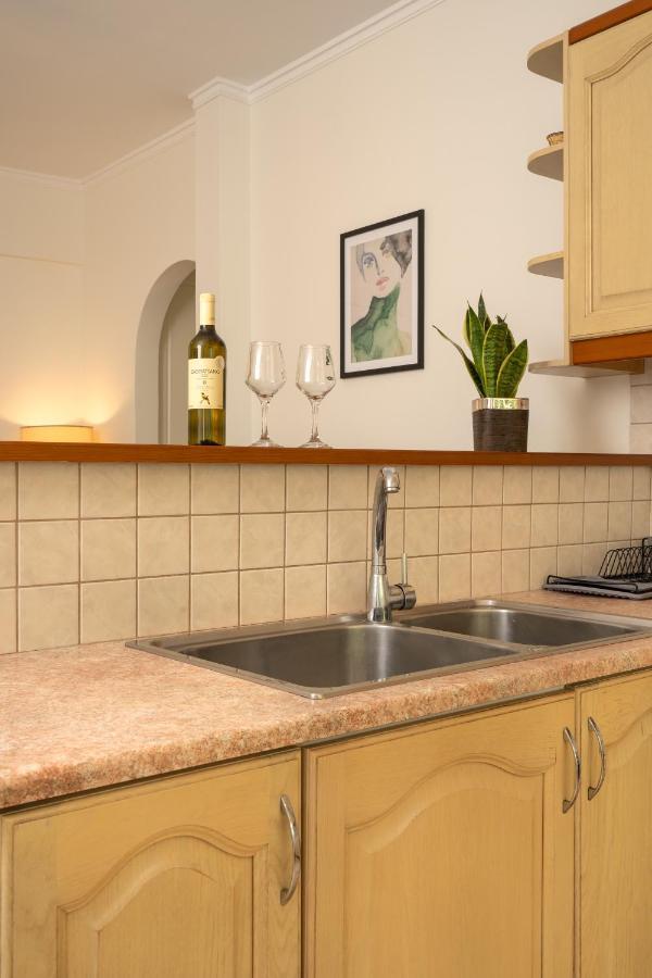 Cozy Artistic Nest 1br Near Metro & Acropolis Apartment