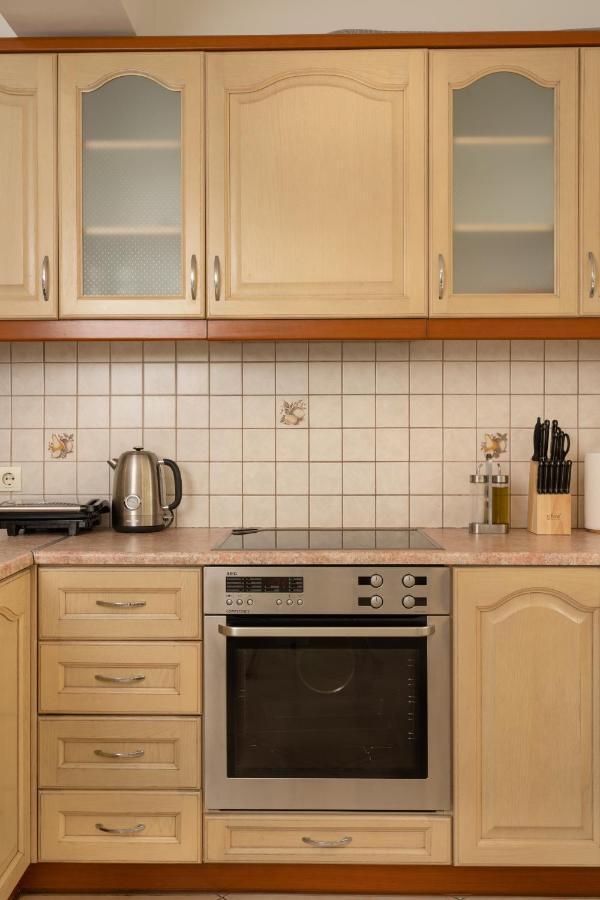 Cozy Artistic Nest 1br Near Metro & Acropolis Athens