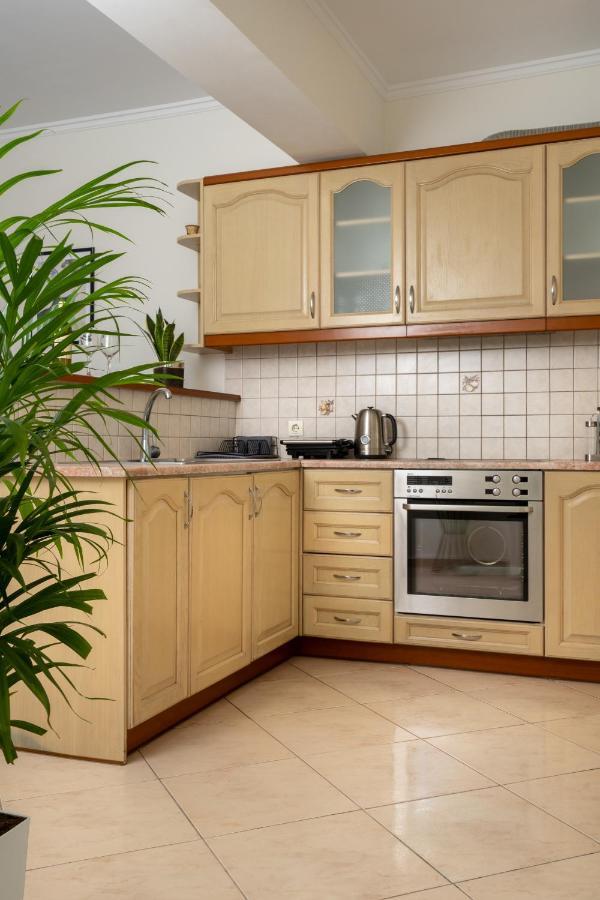Cozy Artistic Nest 1br Near Metro & Acropolis Apartment *